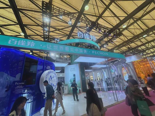 化、自然堂等美妆企业亮相美博会！ag真人平台第一游戏【现场】家(图2)