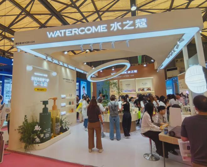 化、自然堂等美妆企业亮相美博会！ag真人平台第一游戏【现场】家(图16)